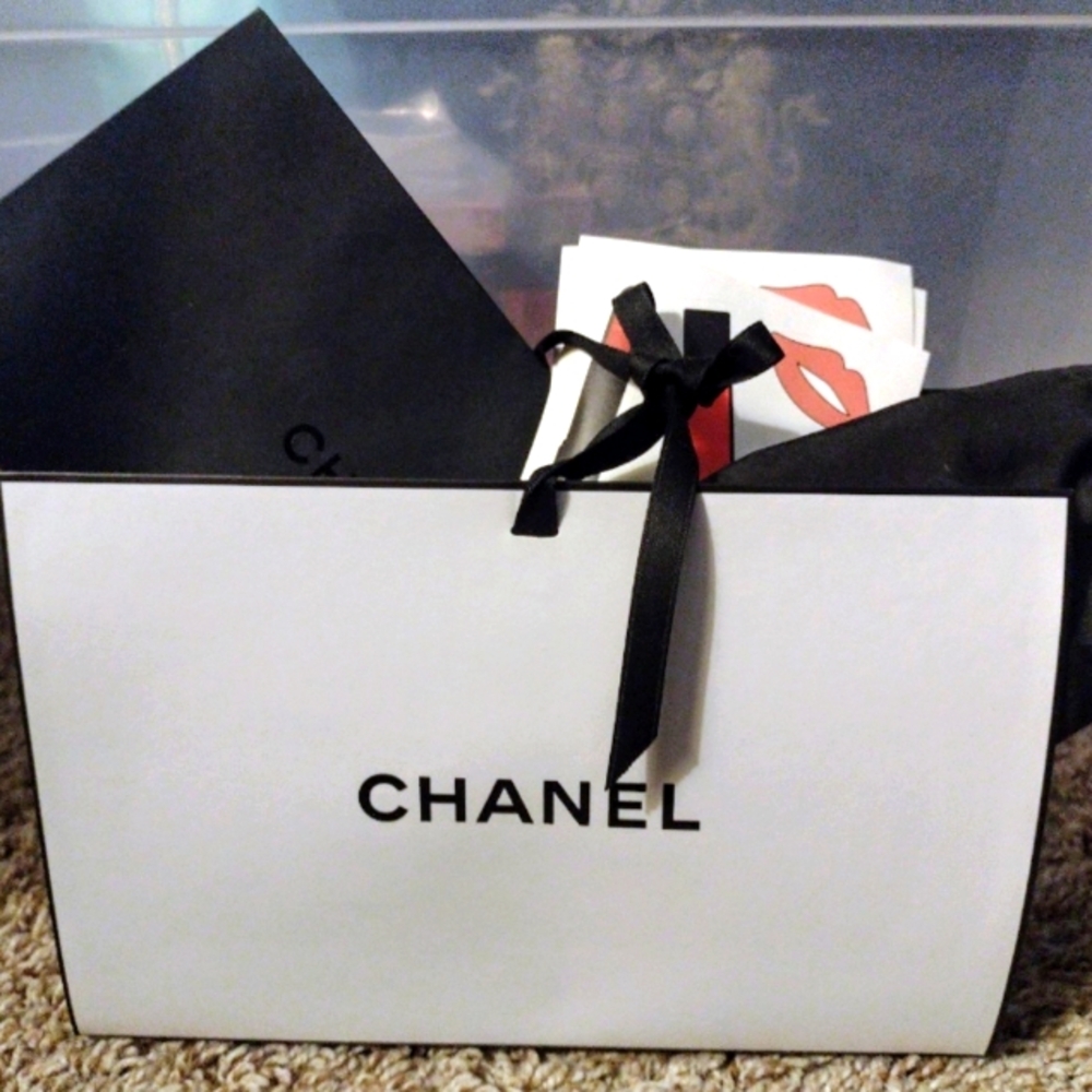 Chanel gift bag set with stickers